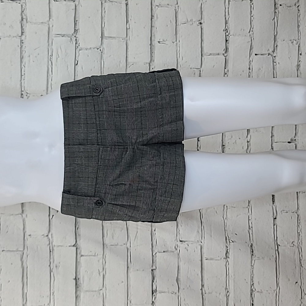 Tracy Evans LMTD Polyester Blend Plaid Pleated Low Rise Cuffed Short Gray/Black